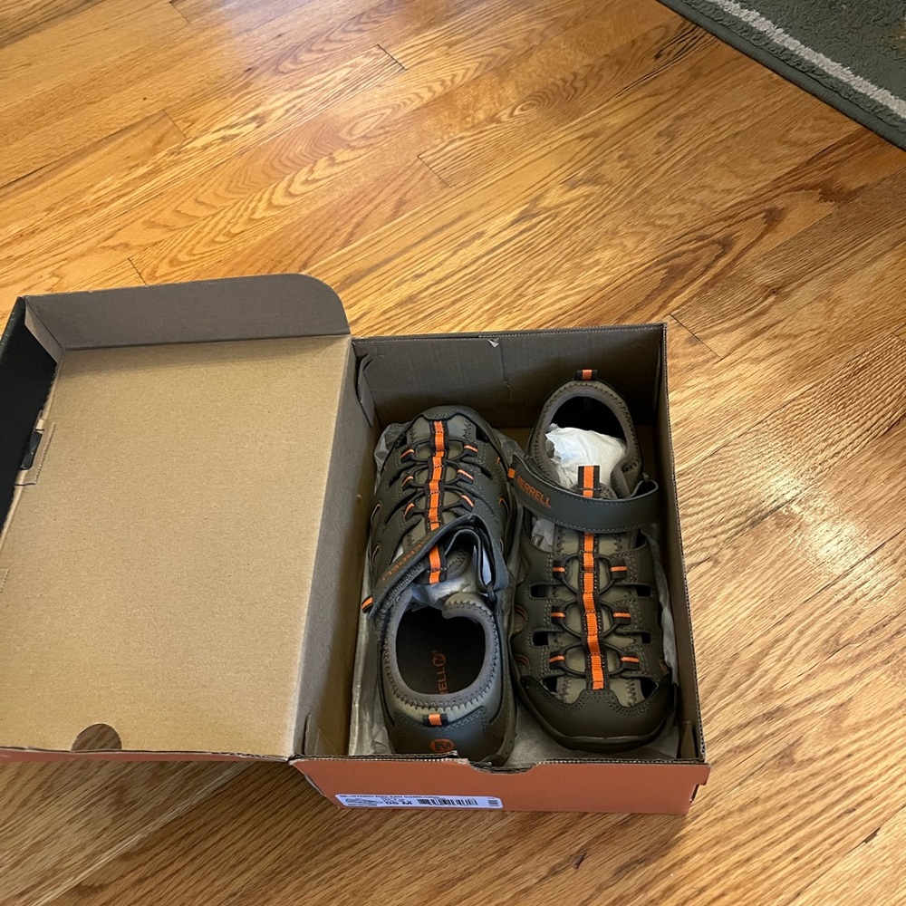 New Merrell Kids Hydro H2O sandals size 5 (big kids)